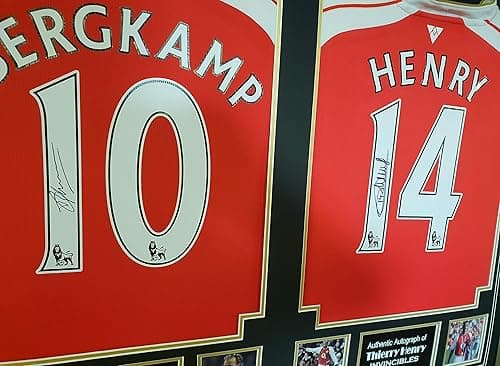 www.SignedMemorabiliaShop.co.uk Rare Thierry Henry et Dennis Bergkamp Chemises dédicacées